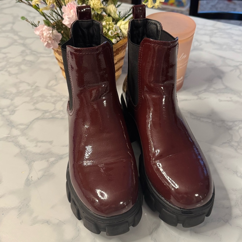 UNIONBAY Glossy Maroon Ankle Boots
